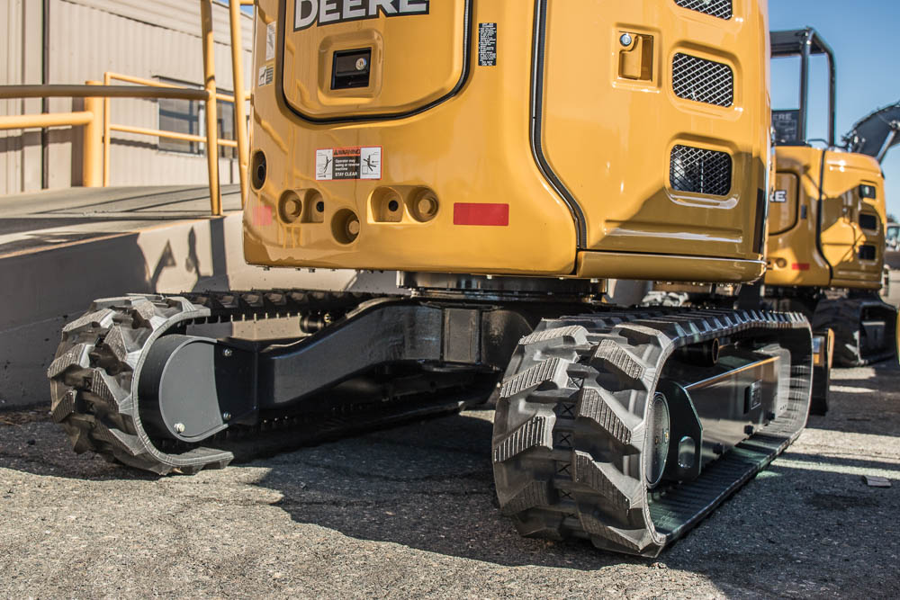 A Complete Overview of Rubber and Steel Tracks 