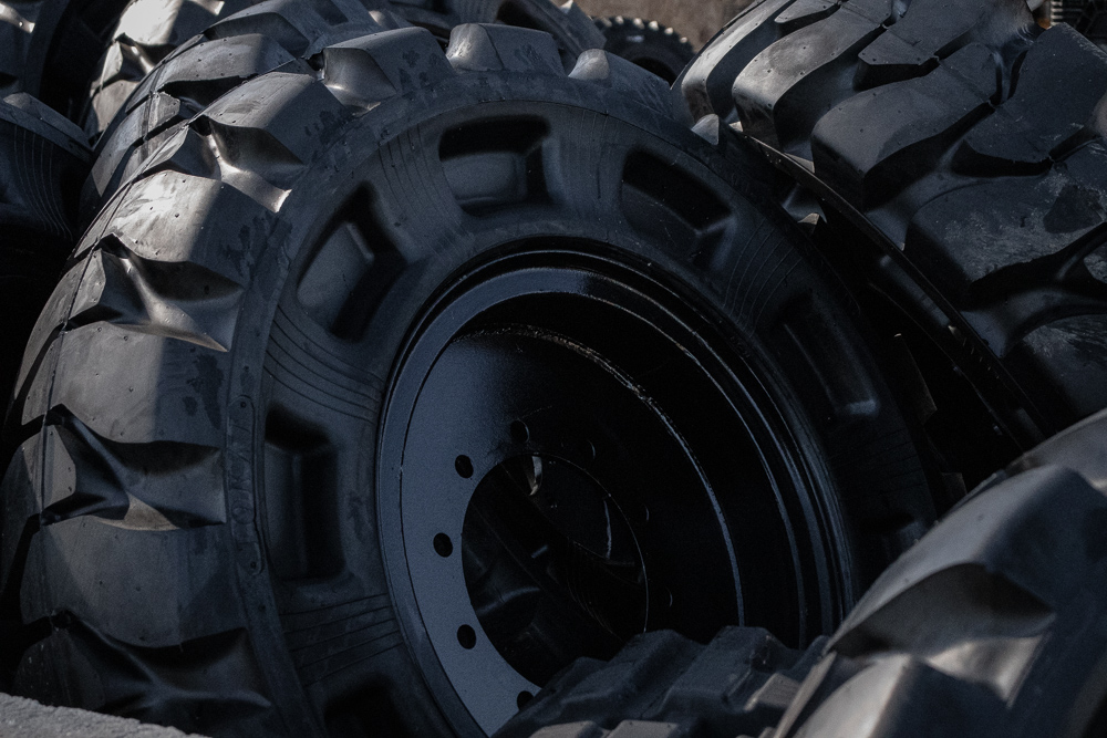 Solid tire rubber compounds